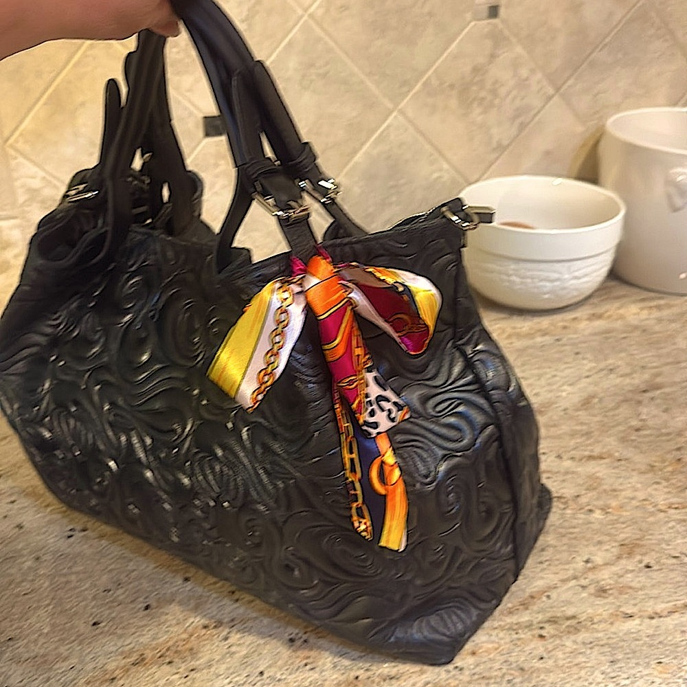 Elegant Black Embossed Italian Leather Extra-Large Tote with Twilly Accent - New - Picture 12 of 15